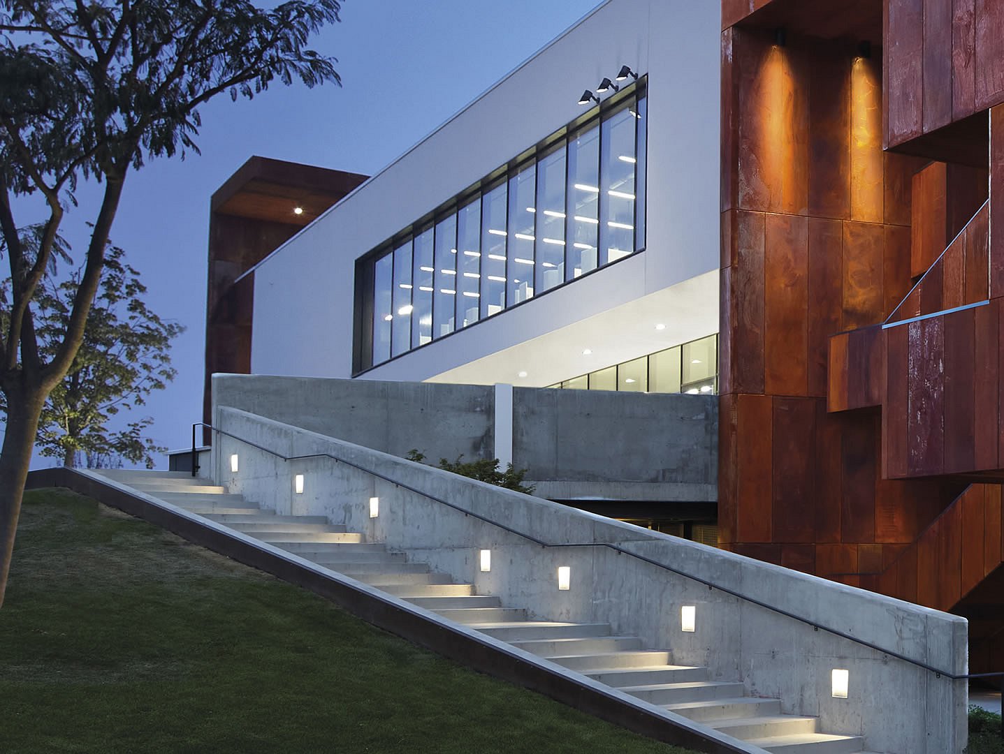 <h3>Ghost per cemento</h3><br> <h4>Simes<br><span style="font-size: 14px">Segnapassi</span></h4>