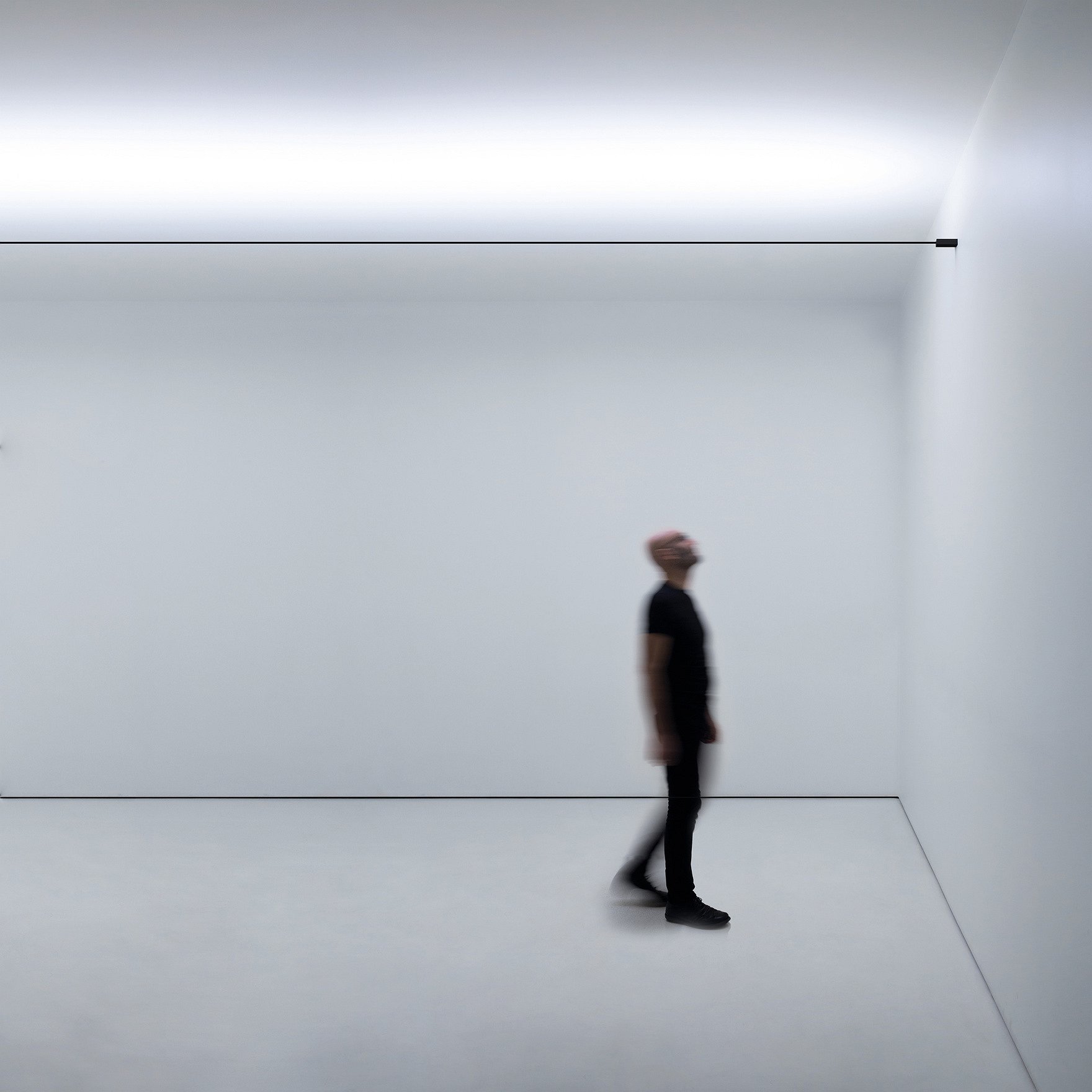 <h3>Infinito</h3><br> <h4>Davide Groppi<br><span style="font-size: 14px">Lampada a parete</span></h4>