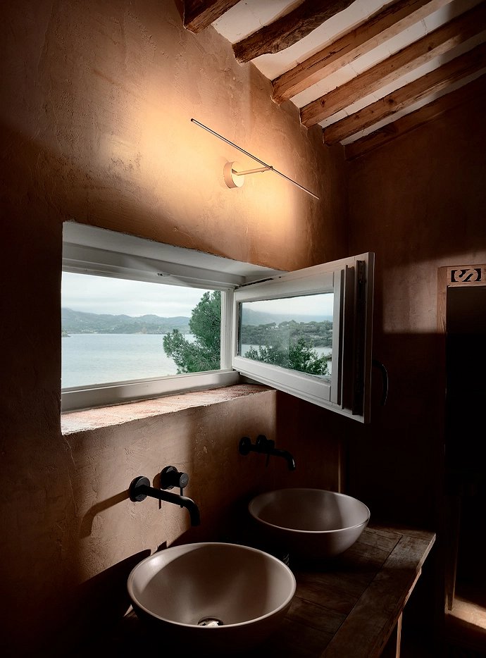 <h3>Light Stick</h3><br> <h4>Catellani&Smith<br><span style="font-size: 14px">Lampada a parete</span></h4>