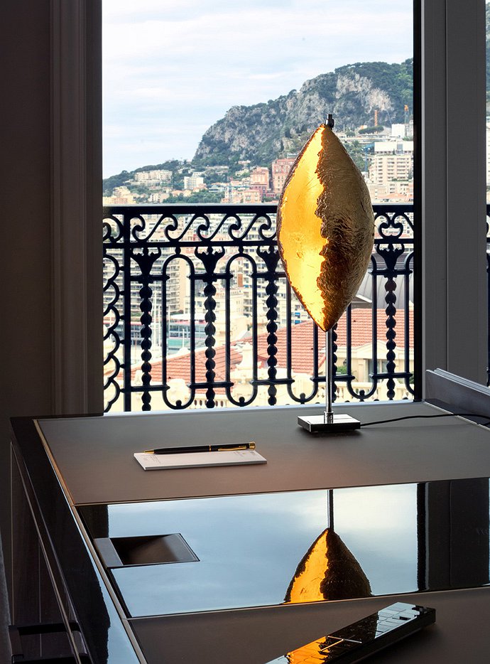 <h3>Malagolina</h3><br> <h4>Catellani&Smith<br><span style="font-size: 14px">Lampada da tavolo</span></h4>