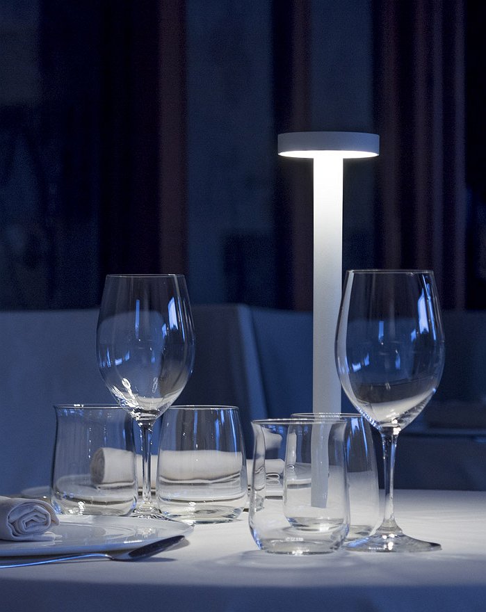 <h3>TeTaTeT</h3><br> <h4>Davide Groppi<br><span style="font-size: 14px">Lampada da tavolo</span></h4>