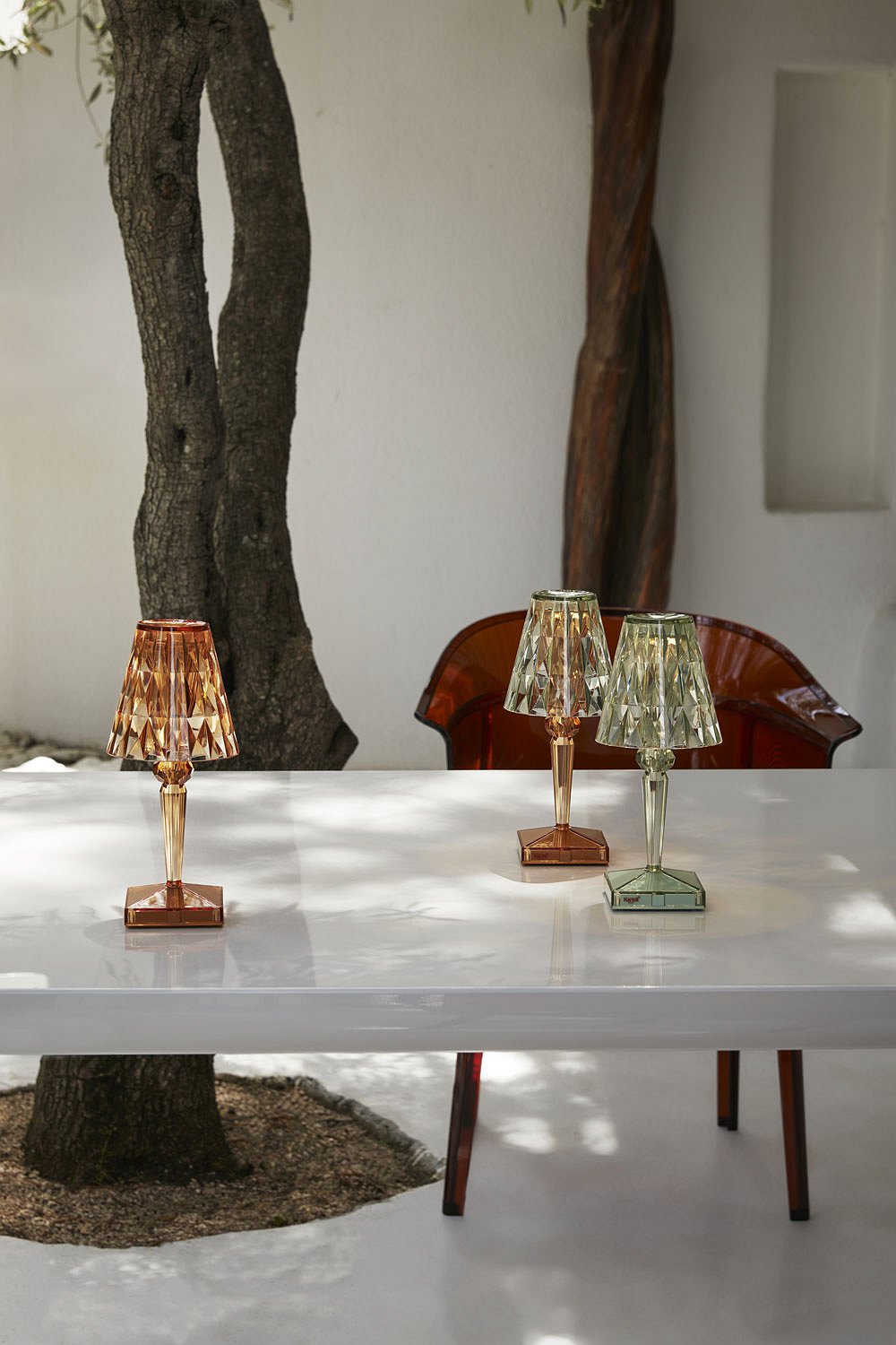 <h3>Battery</h3><br> <h4>Kartell<br><span style="font-size: 14px">Lampada da tavolo</span></h4>