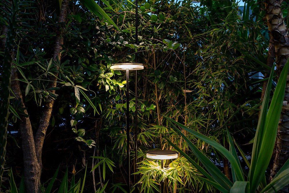 <h3>Chiodo paletto</h3><br> <h4>Platek<br><span style="font-size: 14px">Lampada da terra</span></h4>