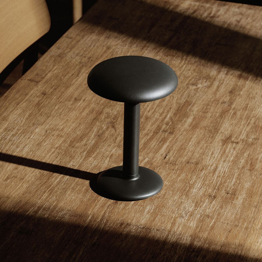 <h3>Gustave</h3><br> <h4>Flos<br><span style="font-size: 14px">Lampada da terra</span></h4>