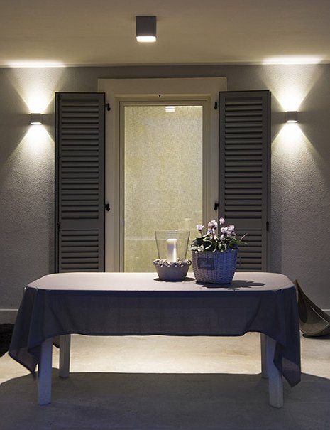 <h3>Mini One</h3><br> <h4>Platek<br><span style="font-size: 14px">Lampada a parete</span></h4>